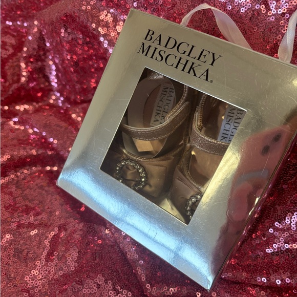 Shiny pink baby shoes - Picture 3 of 4